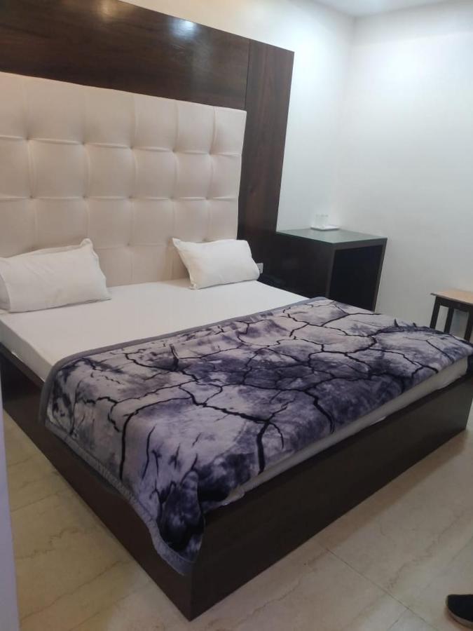 Hotel Uday Raj By Wb Inn Agra  Dış mekan fotoğraf