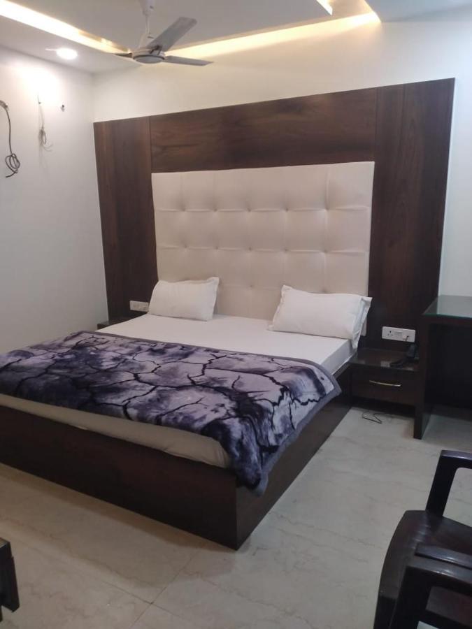 Hotel Uday Raj By Wb Inn Agra  Dış mekan fotoğraf